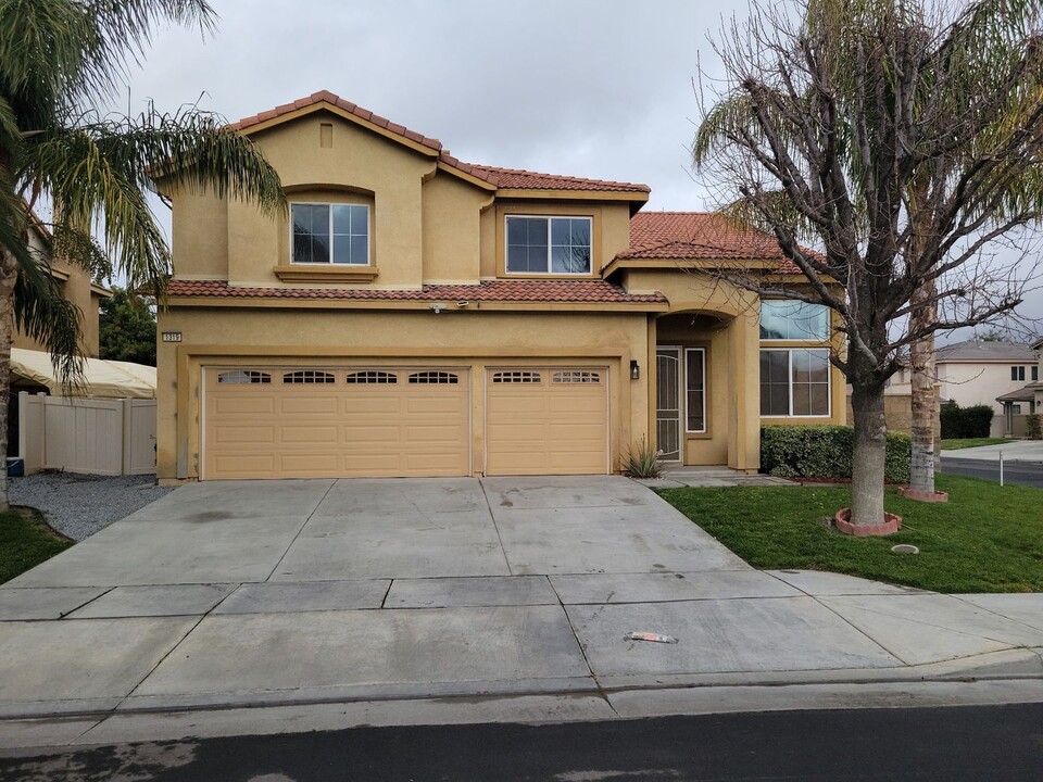 1319 Arrivo Ct in San Jacinto, CA - Building Photo