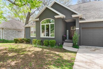 840 E Gaslight Dr in Springfield, MO - Building Photo - Building Photo