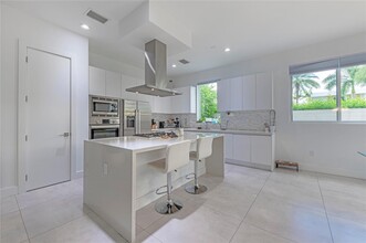 7515 NW 99th Ave in Tamarac, FL - Foto de edificio - Building Photo