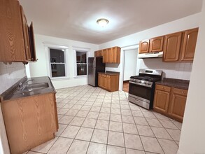 106 Long Hill Ave-Unit -106 in Shelton, CT - Building Photo - Building Photo