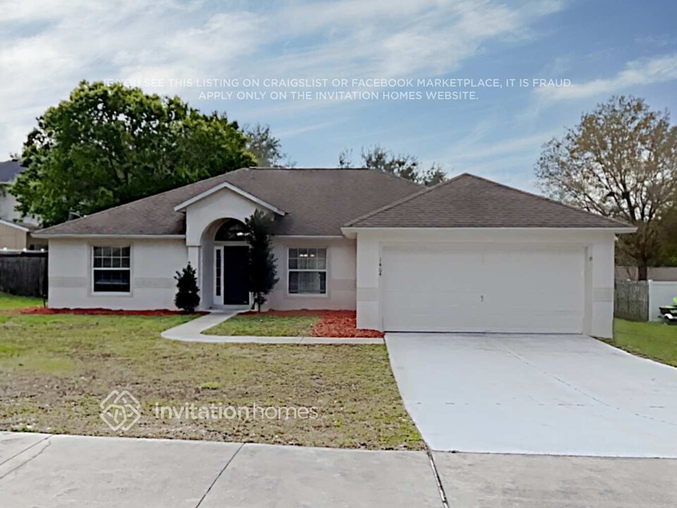 1404 Windy Bluff Dr in Minneola, FL - Building Photo