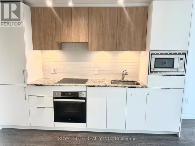 20 O'Neill Rd in Toronto, ON - Building Photo - Building Photo