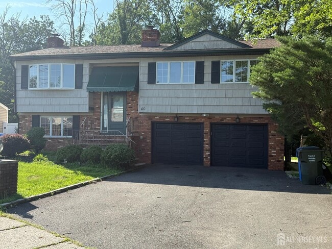 40 Winding Rd in Iselin, NJ - Foto de edificio - Building Photo