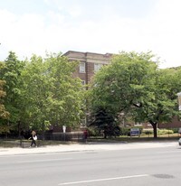 2745-2765 Yonge St in Toronto, ON - Building Photo