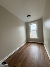 1529 W 18th St, Unit 2R in Chicago, IL - Foto de edificio - Building Photo