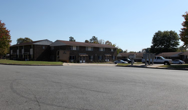 Beaumont Apartments in Burlington, NC - Building Photo - Building Photo