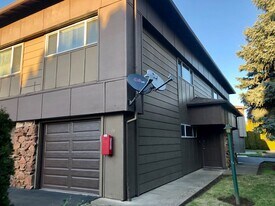 917 Pacific Ave in Hood River, OR - Building Photo