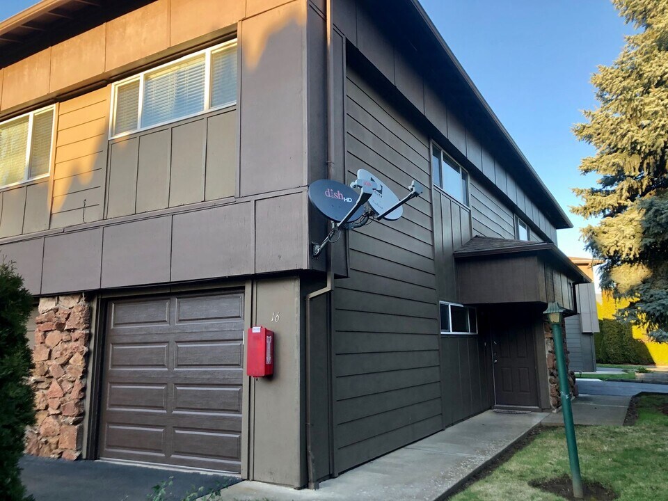 917 Pacific Ave in Hood River, OR - Building Photo