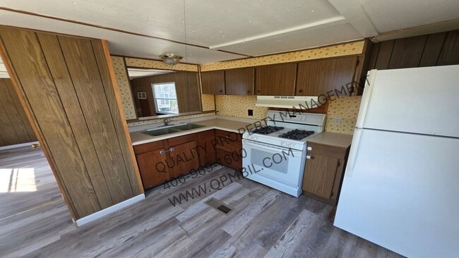 property at 3955-3956 Bluebird St