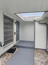 6310 NW 71st Ave in Tamarac, FL - Foto de edificio - Building Photo