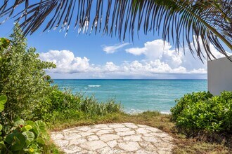 1048 S Ocean Blvd in Palm Beach, FL - Building Photo - Building Photo