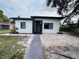 1210 Fisherman St in Opa Locka, FL - Building Photo