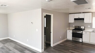 1318-1320 El Tejon Ave in Bakersfield, CA - Foto de edificio - Building Photo