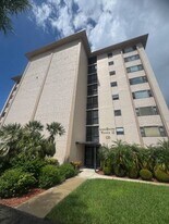 121 Country Club Dr in Lake Placid, FL - Building Photo