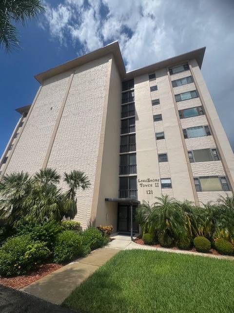 property at 121 Country Club Dr