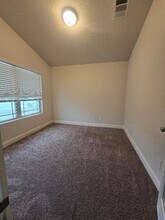 10464 Dakota River in Converse, TX - Foto de edificio - Building Photo