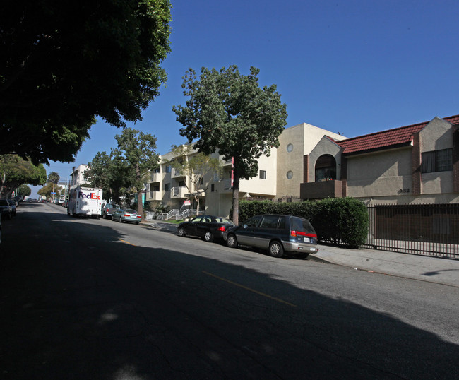 922-928 S Burlington Ave in Los Angeles, CA - Building Photo - Building Photo