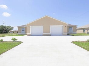826 Gleason Pkwy in Cape Coral, FL - Building Photo - Building Photo