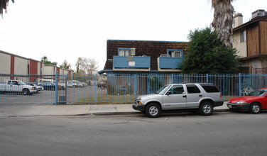 8919 Willis Ave in Panorama City, CA - Building Photo - Building Photo