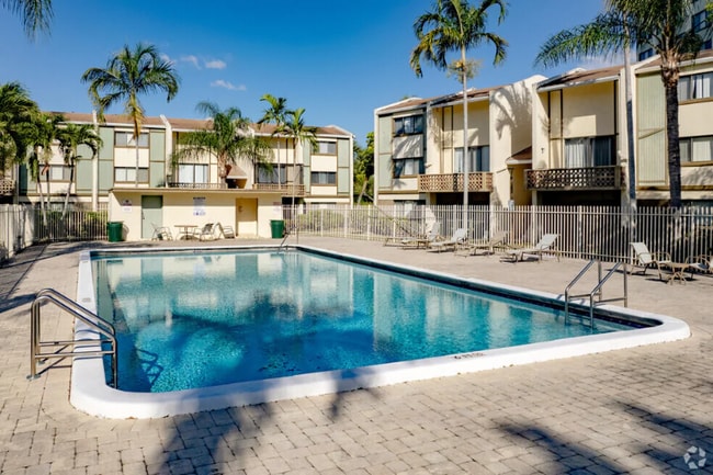 property at 4222 Inverrary Blvd