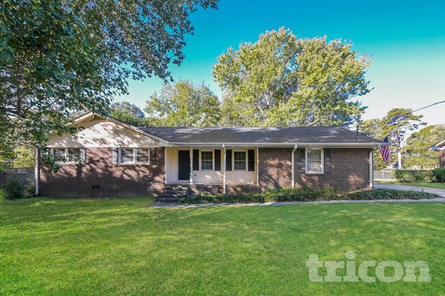 property at 2807 Alamo Pl