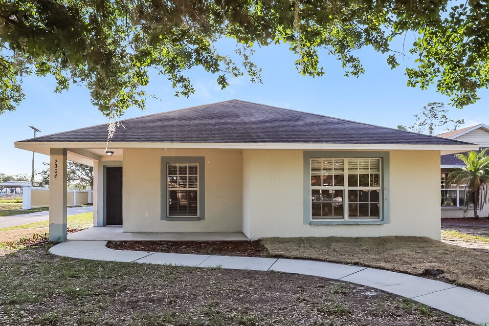 2304 Pleasure Run Dr in Ruskin, FL - Building Photo