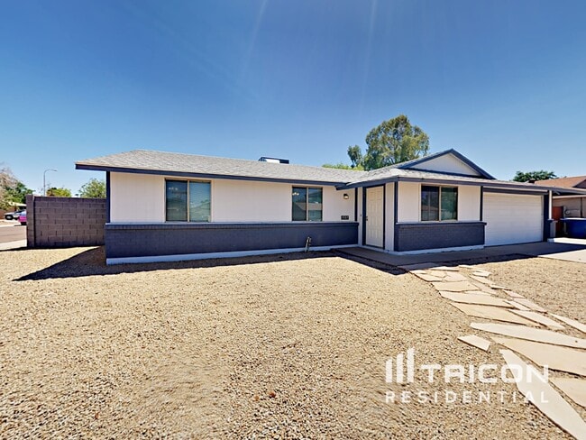 property at 1507 W El Monte Pl