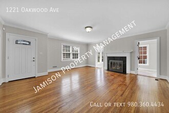 1221 Oakwood Ave in Gastonia, NC - Building Photo - Building Photo