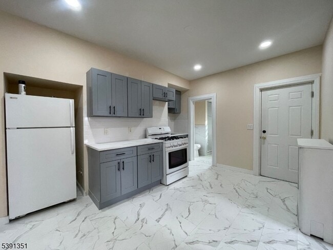 85 Clifton Ave, Unit 3 in Newark, NJ - Building Photo - Building Photo