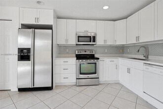 16502 SW 68th Terrace in Miami, FL - Building Photo - Building Photo