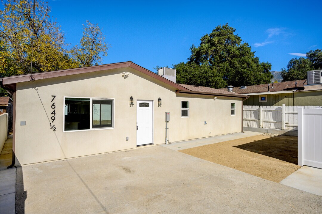 7649 Thousand Oaks Dr in Tujunga, CA - Building Photo