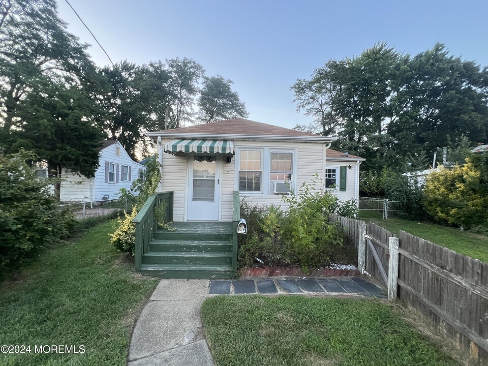 20 Creek Rd in Keansburg, NJ - Building Photo