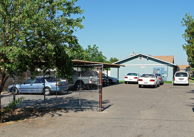 1017 N Crystal Ave in Fresno, CA - Foto de edificio - Building Photo