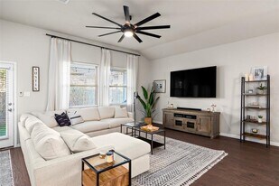 11915 Dispatch Wy in Austin, TX - Building Photo