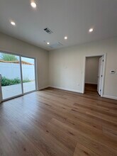 15857 Stare St in North Hills, CA - Foto de edificio - Building Photo