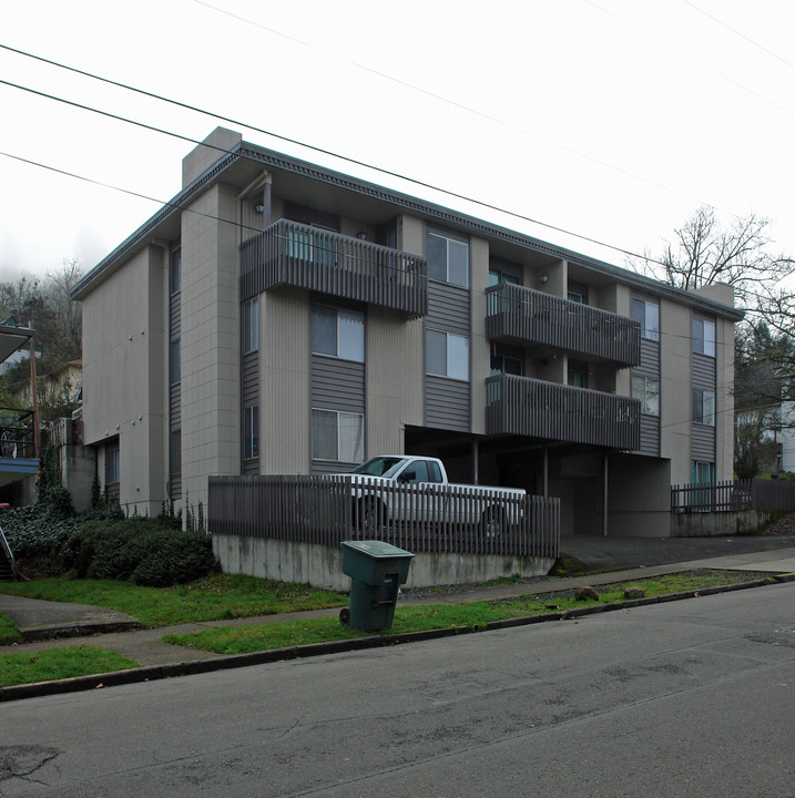 Chadwick Apartments in Roseburg, OR - Foto de edificio