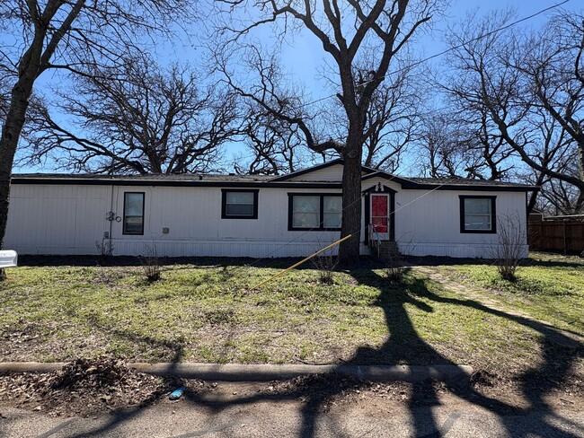 404 E Westhill Dr in Cleburne, TX - Building Photo - Building Photo