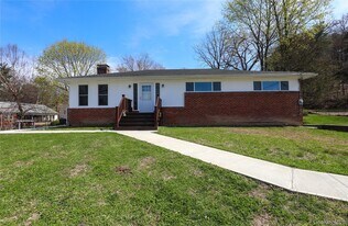 111 Zandhoek Rd in Hurley, NY - Building Photo