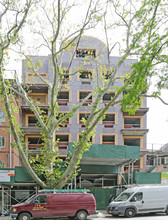 33-43 Junction Blvd in Jackson Heights, NY - Foto de edificio - Building Photo