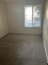 Panther Lake Apartments in Federal Way, WA - Building Photo - Building Photo