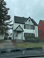 3658 Strathavon Rd in Shaker Heights, OH - Building Photo