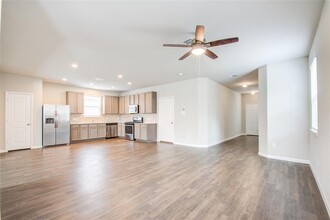 2627 Hoffman Ln in Conroe, TX - Building Photo - Building Photo