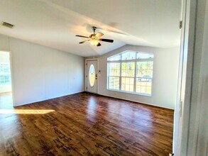 299 Cayenne St in Interlachen, FL - Building Photo - Building Photo