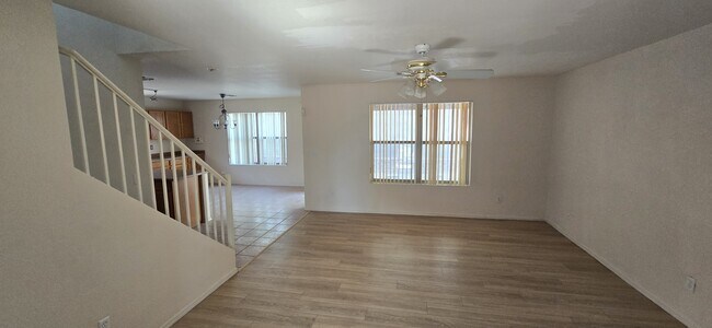2369 E 35th Ave in Apache Junction, AZ - Foto de edificio - Building Photo