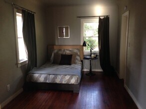 10318 Silverton Ave in Los Angeles, CA - Building Photo - Building Photo