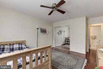7501 Democracy Blvd, Unit B113 in Bethesda, MD - Foto de edificio - Building Photo
