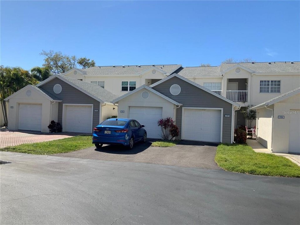 11520 Shipwatch Dr in Largo, FL - Foto de edificio
