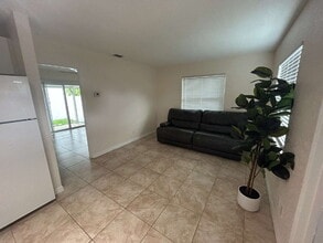 692 73rd Ave N in St. Petersburg, FL - Building Photo - Building Photo