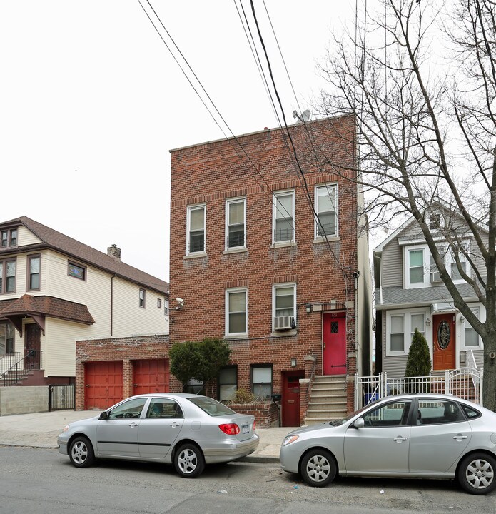 831 Penfield in Bronx, NY - Foto de edificio