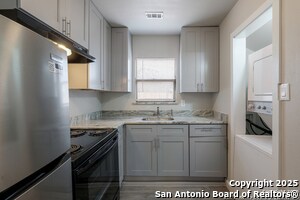 325 S Hackberry St in San Antonio, TX - Building Photo - Building Photo